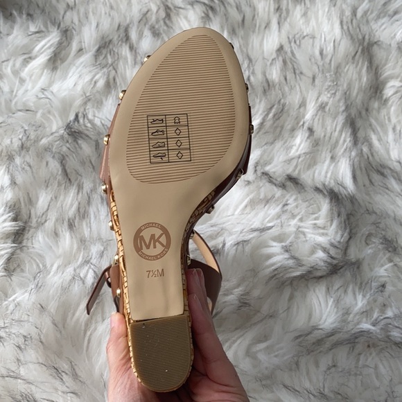 🎉Host Pick! NEW IN BOX! MICHAEL Michael Kors Ellen Wedge - Size 7.5. - Picture 7 of 13